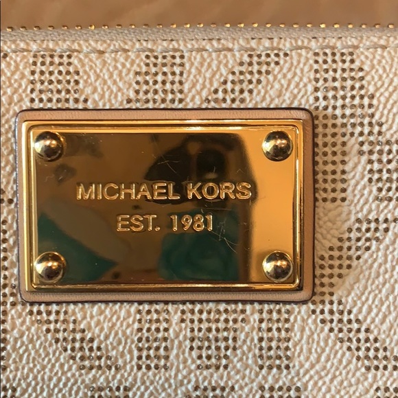 Michael Kors Wallet - Picture 4 of 5